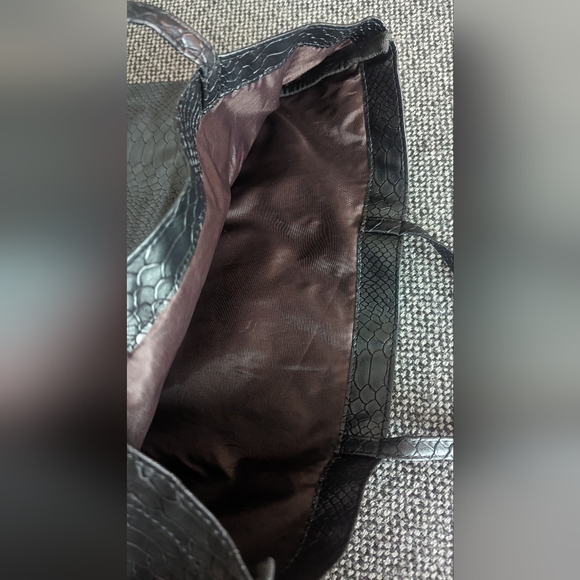 Brand New - Black Croc Embossed Light-weight Shoulder Tote - Picture 2 of 3